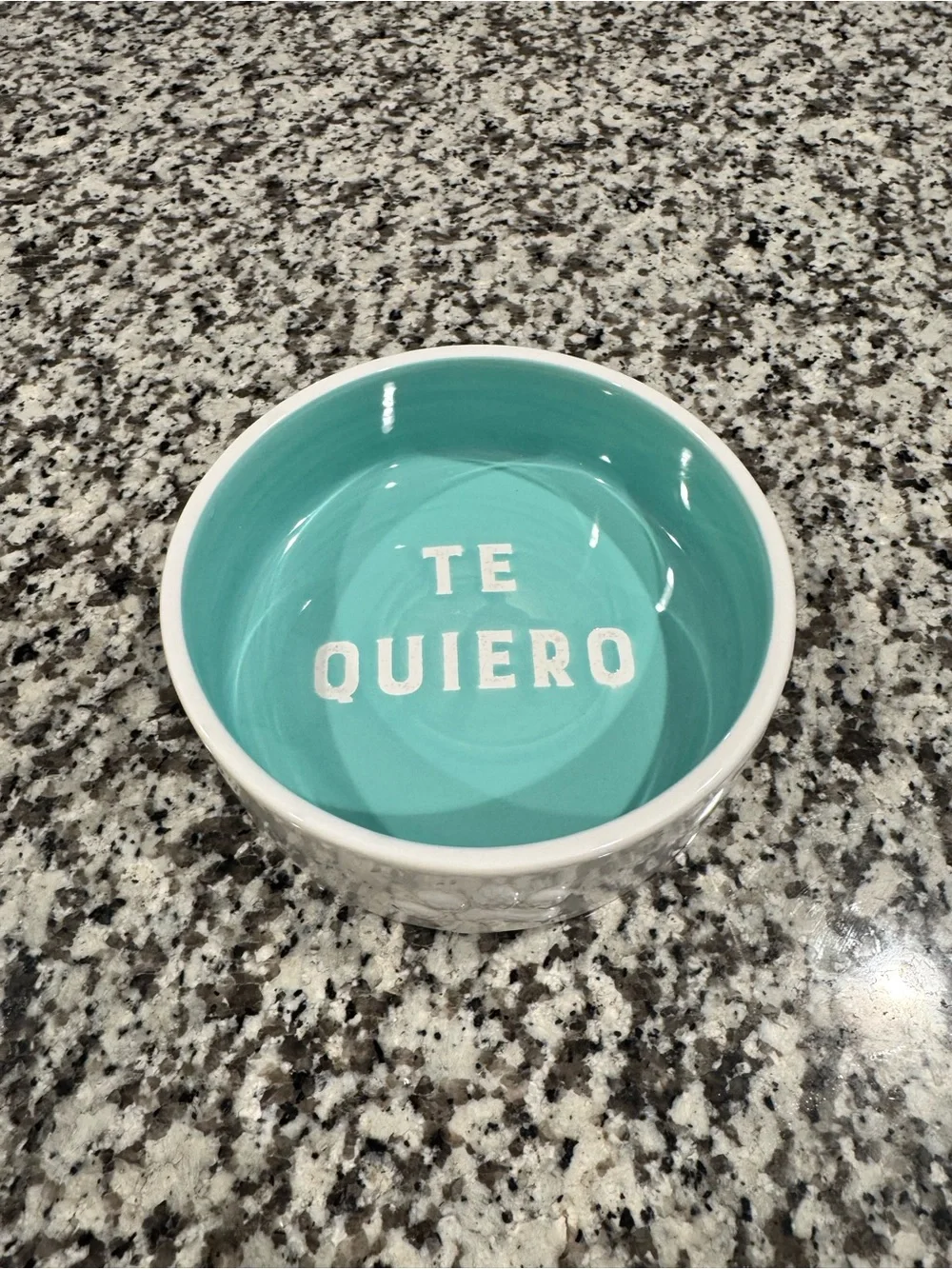 “Te Quiero” Ceramic Dog Bowl
